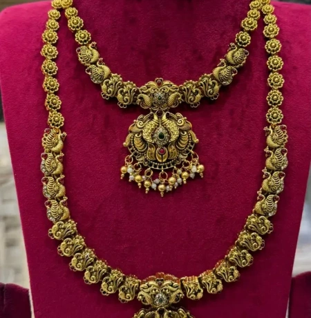 The "Traditional Elegance" (Best for Haram/Necklace Sets)